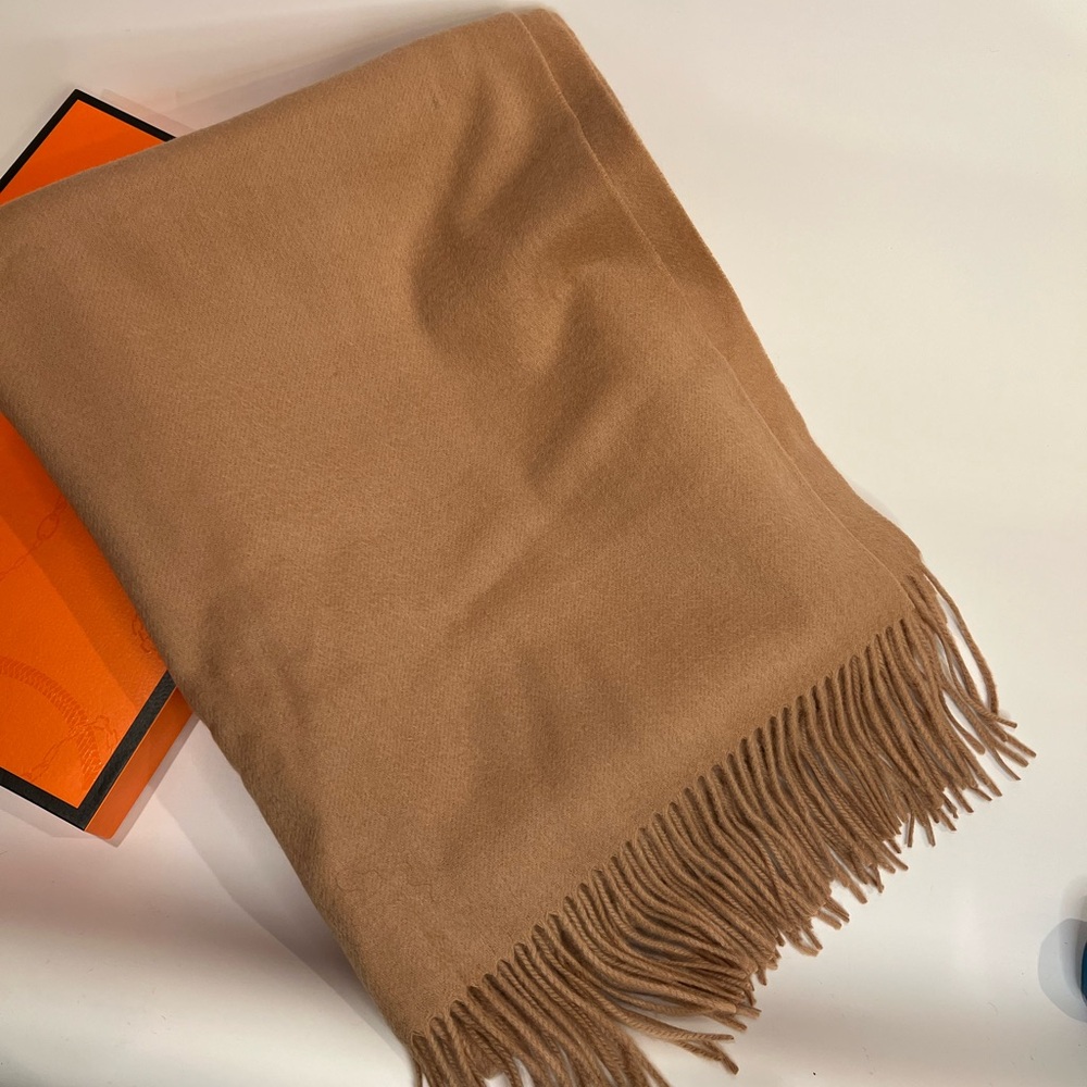 NWOT WOOL WRAP/SCARF BOX INCLUDED